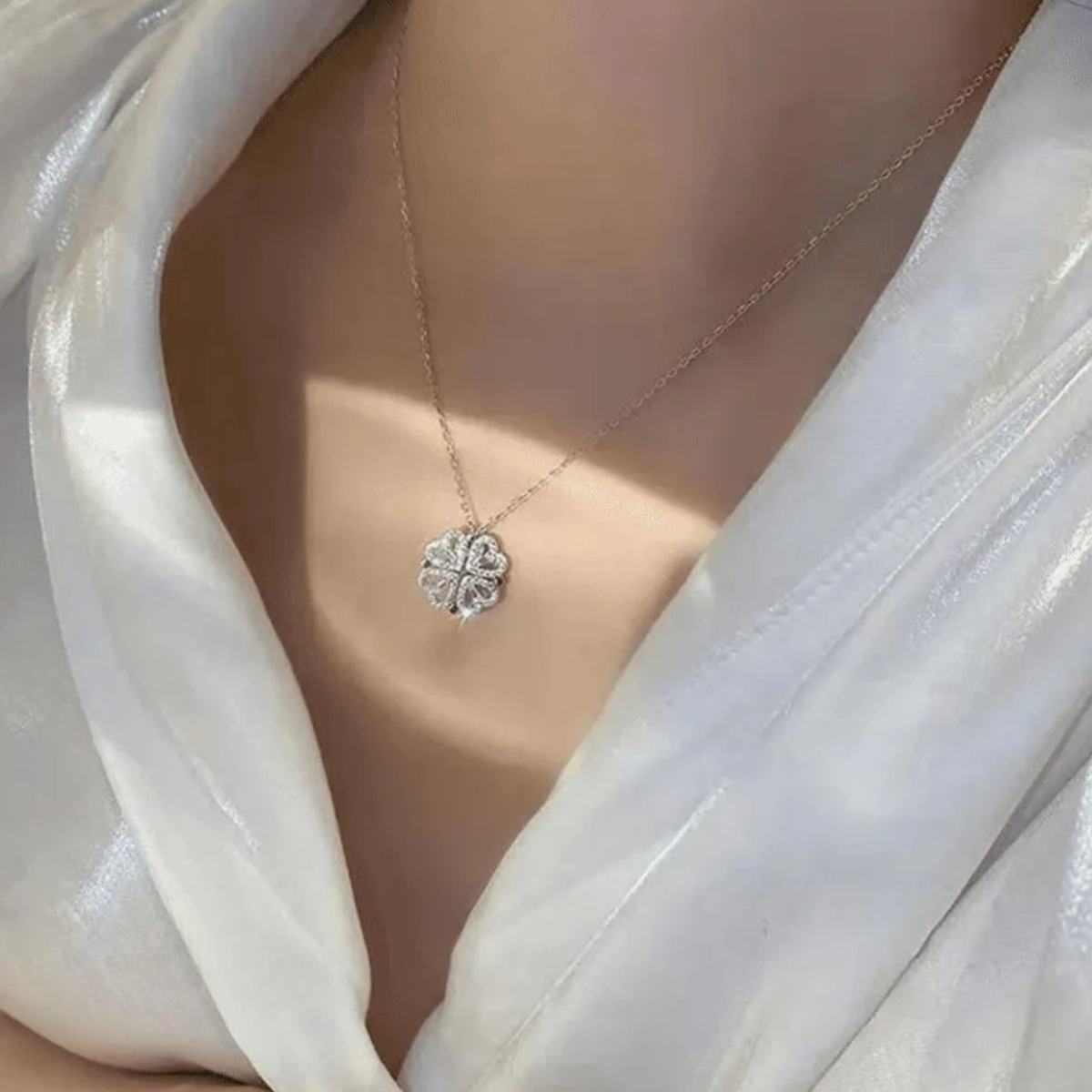 4-Leaf Clover Magnetic Heart Necklace – Gold & Silver